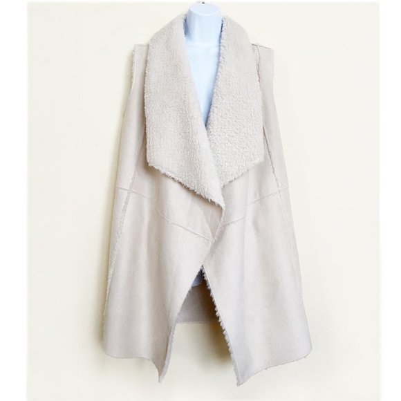 John+Jenn Jackets & Blazers - J+J New Women's Matilda Faux-Fur Open Front  IVORY Vest